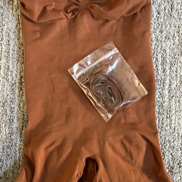 Skims Strapless Shortie Bodysuit - Picture 4 of 4